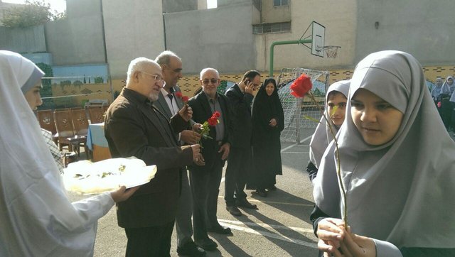 رئیس کمیسیون فرهنگی و اجتماعی شورای شهر تهران زنگ آغاز سال تحصیلی را نواخت