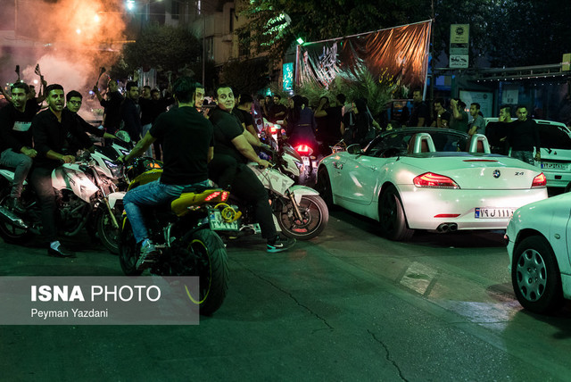 چرا برخی مراسم رسمی کارناوالیزه شده است؟