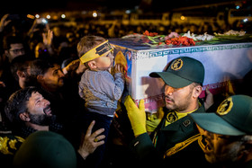 پیکر شهید مدافع حرم محسن حججی شامگاه دوشنبه ۳ مهر وارد فرودگاه مهرآباد شد. شهید محسن حججی در مرداد ماه سال جاری در منطقه تنف در مرز عراق و سوریه، به اسارت گروه تکفیری تروریستی داعش درآمد و دو روز بعد از اسارت به شهادت رسید.