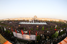 مراسم تشییع و وداع با پیکر مطهر شهید مدافع حرم، محسن حججی چهارشنبه پنج مهر در میدان نقش جهان اصفهان برگزار شد.