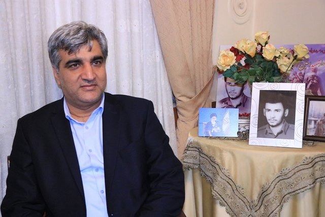 دیدار استاندار گیلان با خانواده شهید امین اصغری