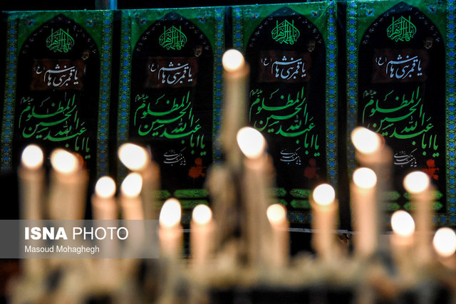 ویدئو / شمعی که به یاد غریبان کربلا روشن شد شام غریبان امام حسین(ع) - سمنان