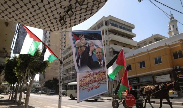 بازگشت کارمندان تشکیلات خودگردان فلسطین بعد از ۱۰ سال به غزه