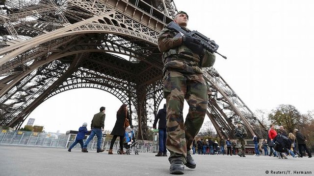 استقرار 2000 پلیس در خیابان‌های پاریس در آستانه تظاهرات علیه ماکرون