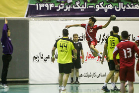  دیدار تیم‌های هندبال هپکو اراک و کبیر موتور کازرون