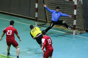  دیدار تیم‌های هندبال هپکو اراک و کبیر موتور کازرون