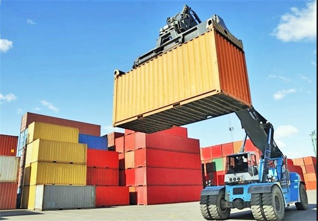 Iran’s foreign trade balance reaches $738 million