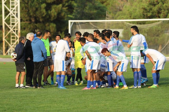 شفر به بازیکنان استقلال: ایستادن کار پیرمردها است