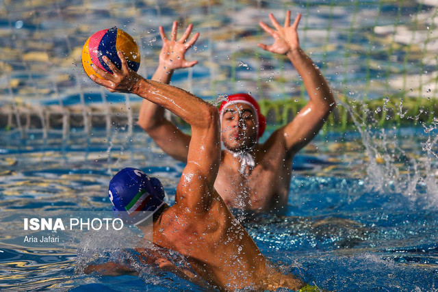 دیدار تیم های واترپلو هیات اصفهان و سایپا