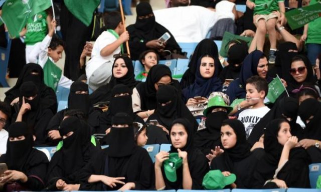 حضور زنان عربستانی  در ورزشگاه + تصاویر