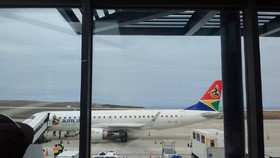 نخستین پرواز هواپیمای مسافربری به بی فایده‌ترین فرودگاه جهان 