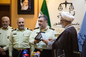  مراسم اعطای کارت ضابطین عام دستگاه قضایی