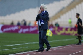 تلاش شفر برای محبوب شدن بین آبی‌ها و تذکر چندباره داور چهارم به پاشازاده