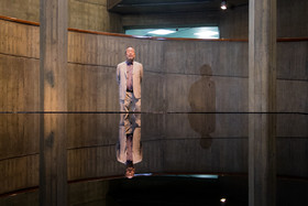 «نوریوکی هاراگوچی» صاحب اثر حوض روغن پس از چهل سال در موزه هنرهای معاصر تهران از اثر هنری خود بازدید کرد