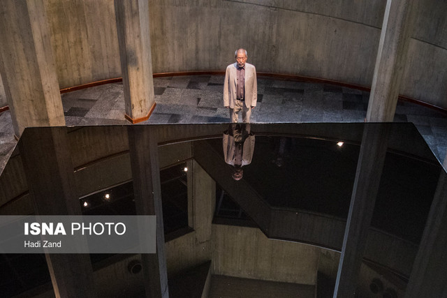 تصویری از نوریوکی هاراگوچی در سفر به ایران در سال ۹۶ پرواز حاشیه بر فراز حوض گرانقیمت موزه هنرهای معاصر