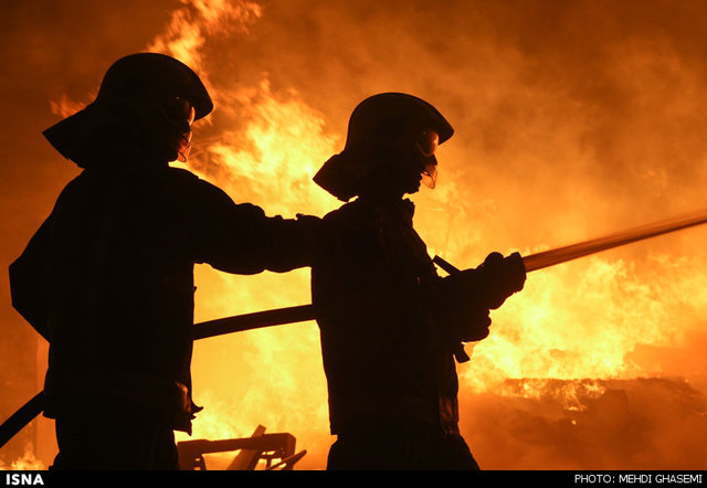 آتش‌سوزی در دو شعبه بانکی و اعتباری در اهواز 