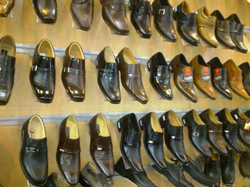 رشد ۱۱۰ درصدی واردات رسمی کفش در سال ۹۶/ شرایط خرید اقساطی کفش فرآهم شود