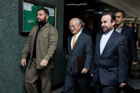 ورود آمانو، مدیرکل آژانس بین‌المللی انرژی اتمی به سازمان انرژی اتمی ایران، قبل از دیدار با علی‌اکبر صالحی