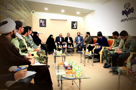 صداوسیما میزبان خانواده شهید فهمیده بود