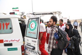 واژگونی ون حامل زائران اربعین حادثه آفرید/ اعزام ٨ دستگاه آمبولانس هلال احمر به خارج ازمرز