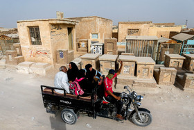 به دلیل مجاورت قبرستان وادی السلام به حرم حضرت علی(ع) این قبرستان به محال عبور و مرور تبدیل شده است.