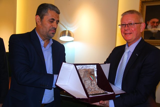 بازدید رئیس کالج سلطنتی دفاع دانمارک از موزه انقلاب اسلامی و دفاع مقدس