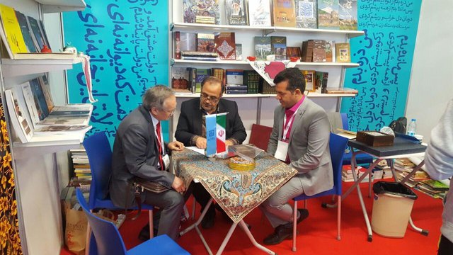 امضای قرارداد رایت ۱۶ کتاب ایرانی در استانبول