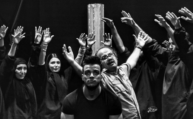 وقتی تعداد بازیگر از تماشاگر بیشتر است 