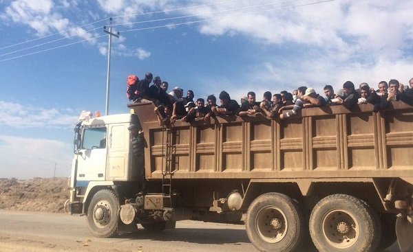 توقیف 50 دستگاه خودرو وانت حامل زائران در مهران

