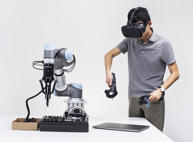 ترکیب واقعیت مجازی و افزوده برای آموزش به ربات‌ها
