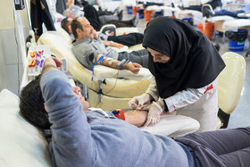 داوطلبان اهدای خون به زلزله زدگان غرب کشور