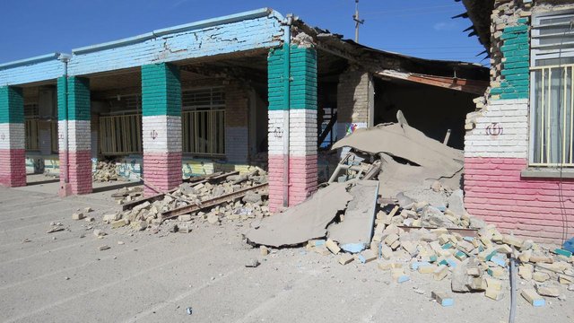 تاکید برای تخلیه نیروهای امداد و نجات از مدارس مناطق زلزله‌زده غرب کشور 