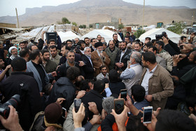  بازدید مقام معظم رهبری از روستاهای زلزله‌زده کرمانشاه