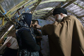  بازدید مقام معظم رهبری از روستاهای زلزله‌زده کرمانشاه