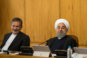 حسن روحانی رییس جمهوری و اسحاق جهانگیری معاون اول رییس جمهور در جلسه چهارشنبه هیات دولت