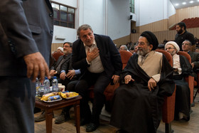 از راست موسوی لاری، وزیر اسبق کشور و محسن هاشمی نماینده مردم تهران در شورای شهر در اولین سالگرد ارتحال مرحوم موسوی اردبیلی