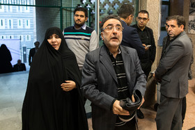 مصطفی تاج‌زاده به همراه همسرش فخرالسادات محتشمی‌پور در اولین مراسم سالگرد ارتحال مرحوم موسوی اردبیلی شرکت کرد.