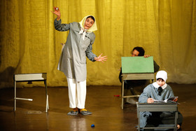 اجرای نماش دفتر خاطرات جوجه اردک زشت در آخرین روز جشنواره تئاتر کودک و نوجوان در همدان
