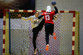 دیدار تیم های هندبال بانوان هیات هندبال اصفهان و شهید چمران لارستان