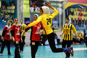 دیدار تیم های هندبال بانوان هیات هندبال اصفهان و شهید چمران لارستان