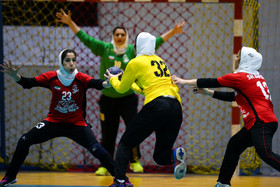 دیدار تیم های هندبال بانوان هیات هندبال اصفهان و شهید چمران لارستان