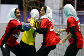 دیدار تیم های هندبال بانوان هیات هندبال اصفهان و شهید چمران لارستان