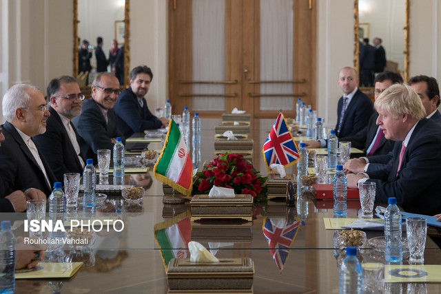 بوریس جانسون وزیر خارجه انگیس شنبه ۱۸ آذر با همتای خود محمدجواد ظریف دیدار و گفتگو کرد.