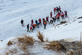 ادامه عملیات جستجوی آخرین مفقودی حادثه بهمن اشترانکوه لرستان