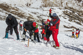 ادامه عملیات جستجوی آخرین مفقودی حادثه بهمن اشترانکوه لرستان