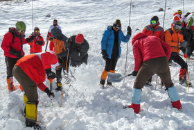 ادامه عملیات جستجوی آخرین مفقودی حادثه بهمن اشترانکوه لرستان