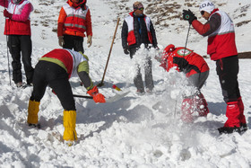 ادامه عملیات جستجوی آخرین مفقودی حادثه بهمن اشترانکوه لرستان