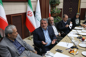 محسن هاشمی رییس شورای شهر در حال سخنرانی در  نشست مشترک اعضای شورای شهر تهران، ری و تجریش با استاندار تهران
