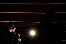 کنسرت موسیقی عمارت روبرو «اولافور آرنالدز» در شیراز