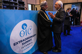 گفتگوی ظریف با وزیر امورخارجه عمان در حاشیه اجلاس فوق العاده سران سازمان همکاری اسلامی در استانبول 